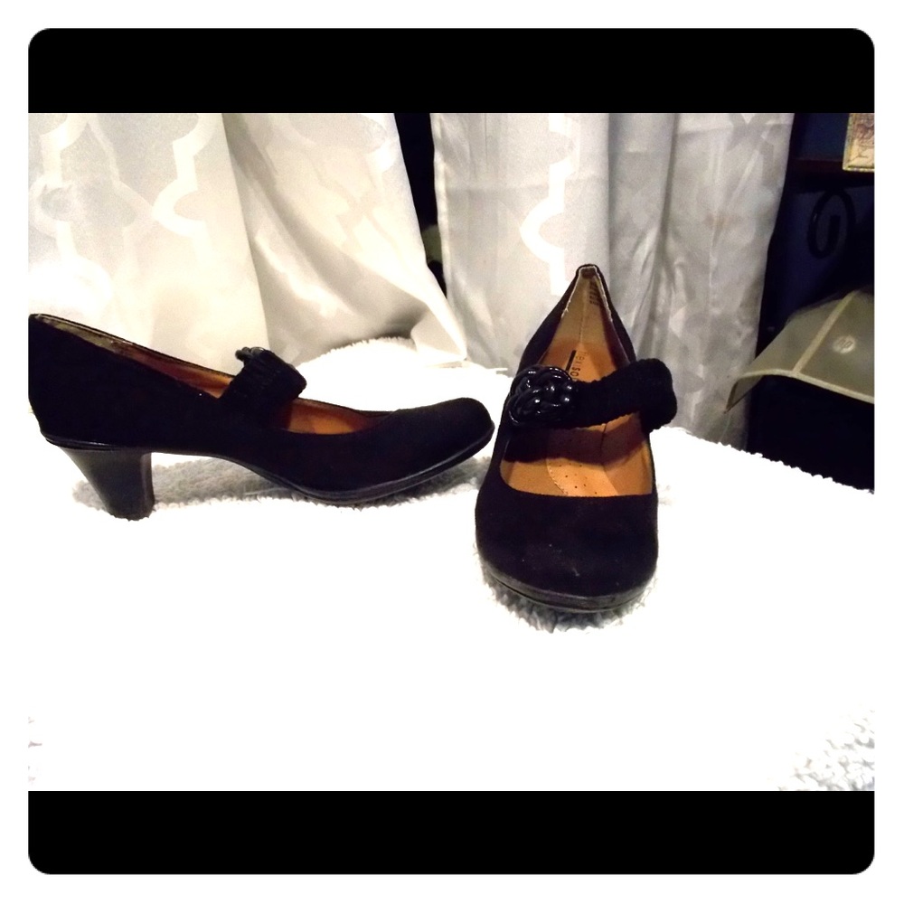 Suede black shoe